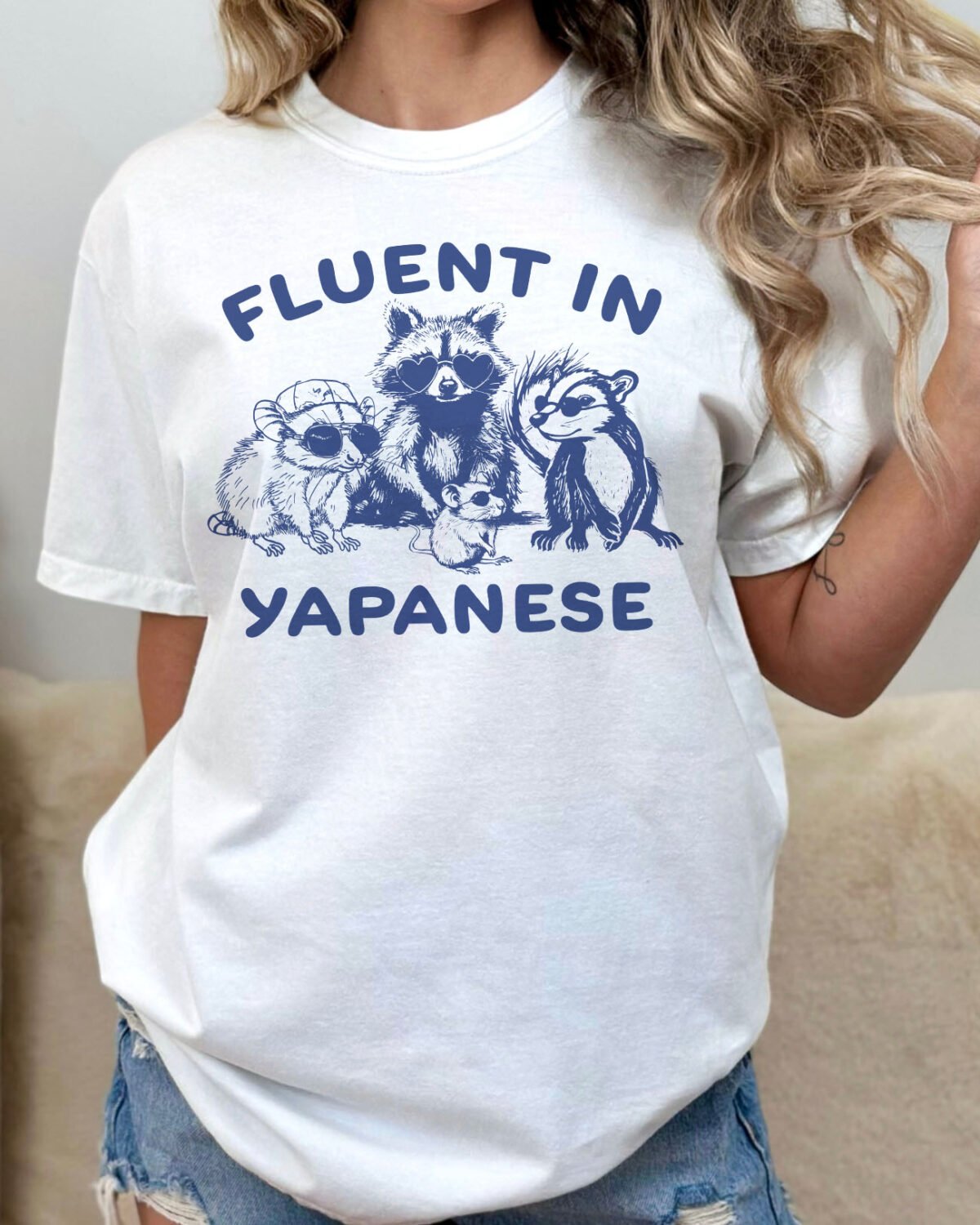 Woman wearing a fluent in yapanese shirt in white color