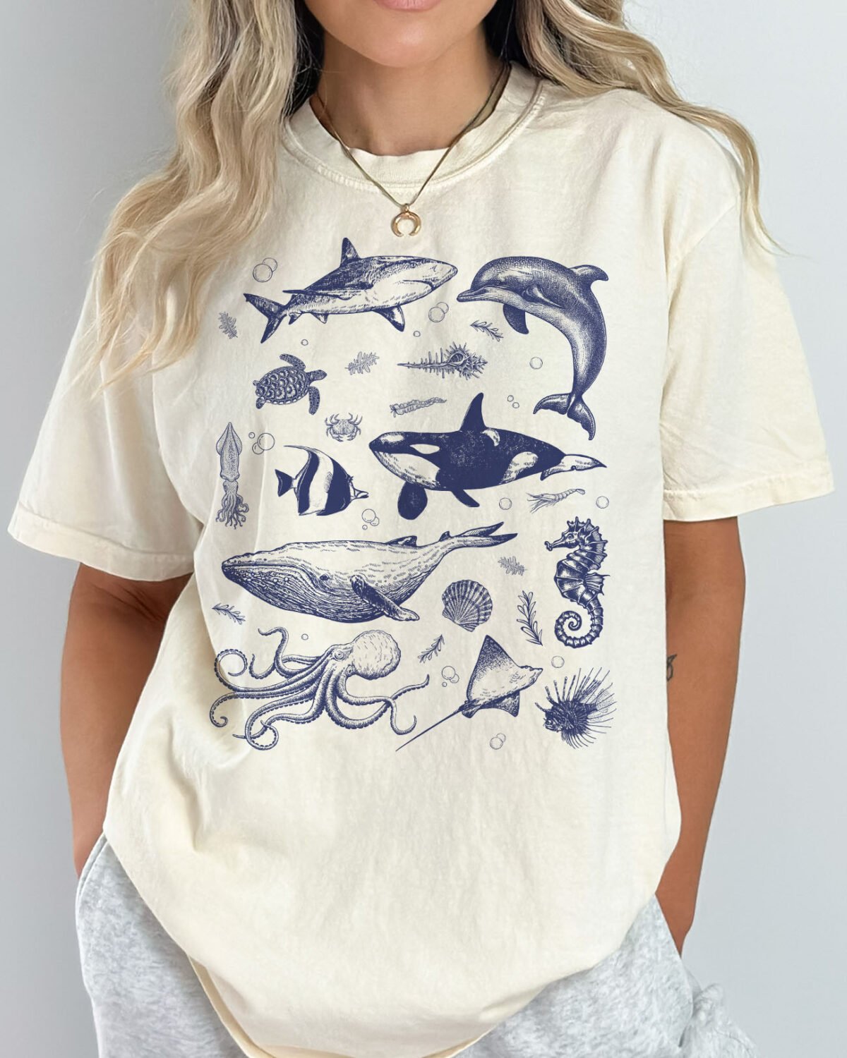 Woman wearing a sea animals shirt in natural color